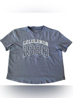 Lululemon Women’s Crewneck Cropped T Shirt Tee Size Small Spell-Out Cotton Gym